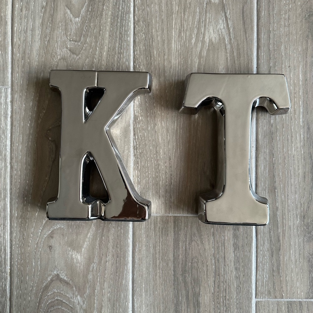 Silver Metallic Letter Decor 'KT'